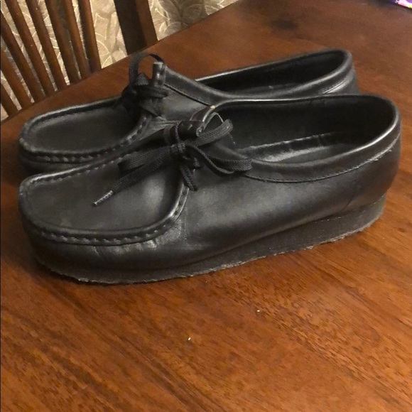 women's black clarks wallabees